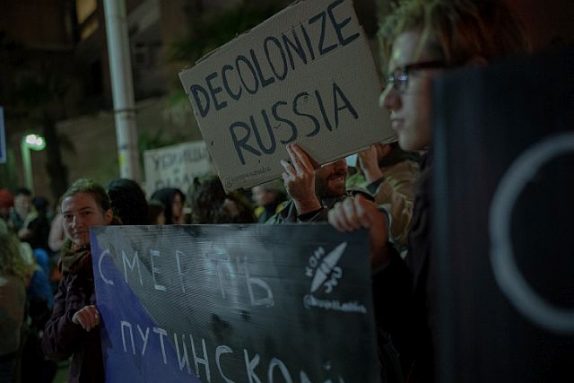"Убийцы и палачи". Акция в память о Навальном около посольства РФ в Тель-Авиве. Фоторепортаж