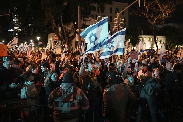 Акции протеста в Израиле: против Нетаниягу, за освобождение заложников. Фоторепортаж
