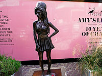 Лондонская полиция расследует антисемитский акт вандализма против статуи Эми Уайнхаус