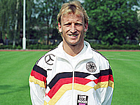 Умер легендарный немецкий футболист, автор победного гола в финале чемпионата мира 1990 года