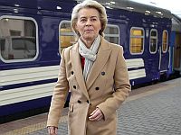 Глава Еврокомиссии Урсула фон дер Ляйен на вокзале в Киеве. 24 февраля 2024 года