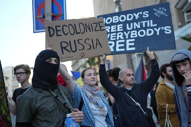 Вторая годовщина вторжения в Украину: акция протеста около посольства РФ в Тель-Авиве. Фоторепортаж
