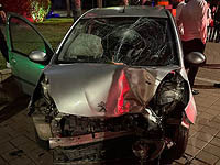 В Ашкелоне автомобиль сбил пешехода и остановился, врезавшись в дерево