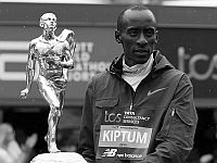 Кельвин Киптум, рекордсмен мира в марафоне, погиб в автокатастрофе в Кении