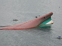 У берегов Японии перевернулся южнокорейский танкер