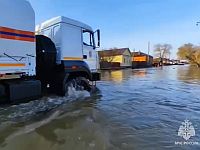 Прорыв дамбы в Орске, затоплены жилые районы
