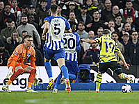 Леандро Троссар (в январе перешел в "Арсенал" из "Брайтона") вышел один на один и перебросил мяч через вратаря 0:3