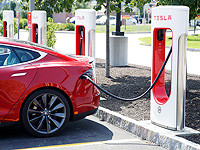 Производитель электромобилей Tesla сообщил об увольнении 2688 работников