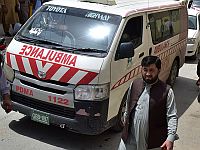 В Пакистане автобус упал в ущелье, десятки погибших
