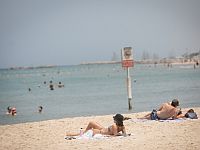Ситуация на пляжах: штиль, около побережья Средиземного моря высокая концентрация медуз
