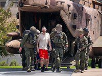 Вертолет с освобожденными заложниками приземлился в Израиле