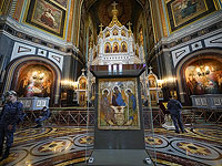 "Троица" Рублева выставлена в Троице-Сергиевой Лавре – в витрине без климатического контроля