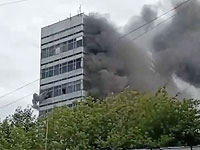 В подмосковном Фрязино возник сильный пожар в НИИ "Платан"