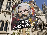 Ассанж освобожден из тюрьмы и покинул Лондон: он может частично признать вину в рамках сделки