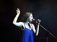 Марина Максимилиан выпустила альбом песен под фортепиано