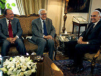 Насер аль-Кудуа, первый слева