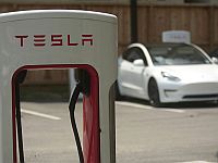 Tesla проведет первую презентацию своих роботакси на площадках Голливуда