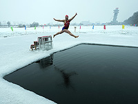 Русский обычай на берегах Сунгари. Фоторепортаж о «моржах» из Харбина