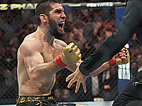 UFC. Ислам Махачев защитил титул, "удушив" бразильца