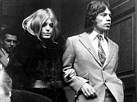Марианна Фейтфулл и Мик Джаггер в 1969 году