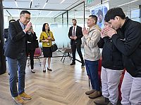 Министр иностранных дел Таиланда встретился в больнице с освобожденными заложниками-тайцами