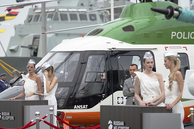 Выставка вооружений IDEX 2025 в Абу-Даби. Фоторепортаж