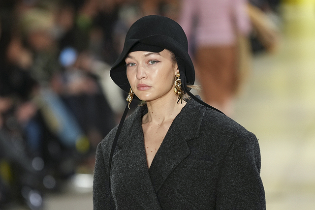 Джиджи Хадид на показе коллекции Miu Miu