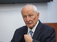 Бывший юрсоветник Вайнштейн: "Премьер-министр не может функционировать будучи обвиняемым"