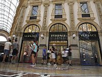 Слияние в мире моды:  Prada покупает Versace