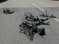 В Ашдоде машина сбила юношу, ехавшего на электровелосипеде