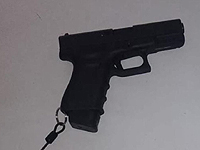 При обыске в здании был обнаружен пистолет типа Glock.