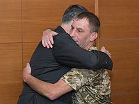 Глава МИД Израиля встретился в Киеве с Артемом Буриком, родные которого погибли при обстреле Бат-Яма

