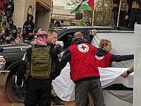 Ynet: "Красный Крест" контактирует с ХАМАСом о помощи заложникам