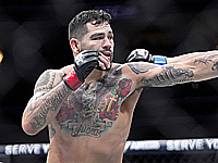 UFC. Эрнандес "удушил" Долидзе