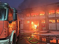 Пожар на складе в промзоне Тверии, другим предприятиям грозит опасность