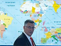 Саар переговорил с главой МИД Франции: "Визит Макрона в Израиль неуместен"