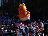 "Нет королям": в США прошли массовые манифестации против президента Трампа