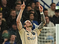 На 49-й минуте Вут Вегхорст совершил сольный проход, который завершил ударом в нижний угол метров с 20 1:1