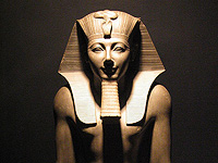 Одна из статуй фараона Тутмоса Третьего