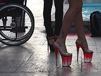 Трое арестованы по подозрению в принуждении несовершеннолетней к проституции