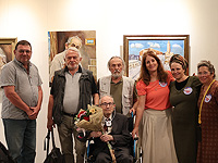 Cемья Салика и команда проекта «Желание сердца для переживших Холокост» организации «Эзер Мицион»