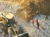 ЦАХАЛ опубликовал видео "спектакля с останками", разыгранного ХАМАСом для "Красного Креста" ЦАХАЛ опубликовал видео "спектакля с останками", разыгранного ХАМАСом для "Красного Креста"
