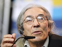 Президент Алжира помиловал писателя Буалема Сансаля, его доставили в Германию
