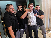 "Пережили Гитлера, переживем и вас". Ультраортодоксы устроили скандал в зале суда "Пережили Гитлера, переживем и вас". Ультраортодоксы устроили скандал в зале суда