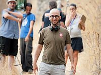 Адам Сандерсон на съемочной площадке