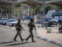 Стрельба у КПП "А-Минарот" не была терактом: попадание в автобус было случайным