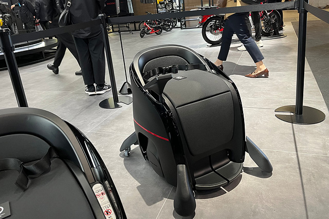 Honda Uni-One - персональное средство передвижения будущего на Japan Mobility Show, Токио Honda Uni-One - персональное средство передвижения будущего на Japan Mobility Show, Токио