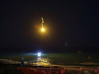 Нашедшая в море телефон бывшего военного прокурора требует награду через суд