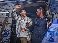 Освобожденный заложник Йосеф Хаим Охана эвакуирован с акции протеста "харедим"