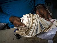 Власти Кубы легализовали использование доллара США в торговом обороте страны